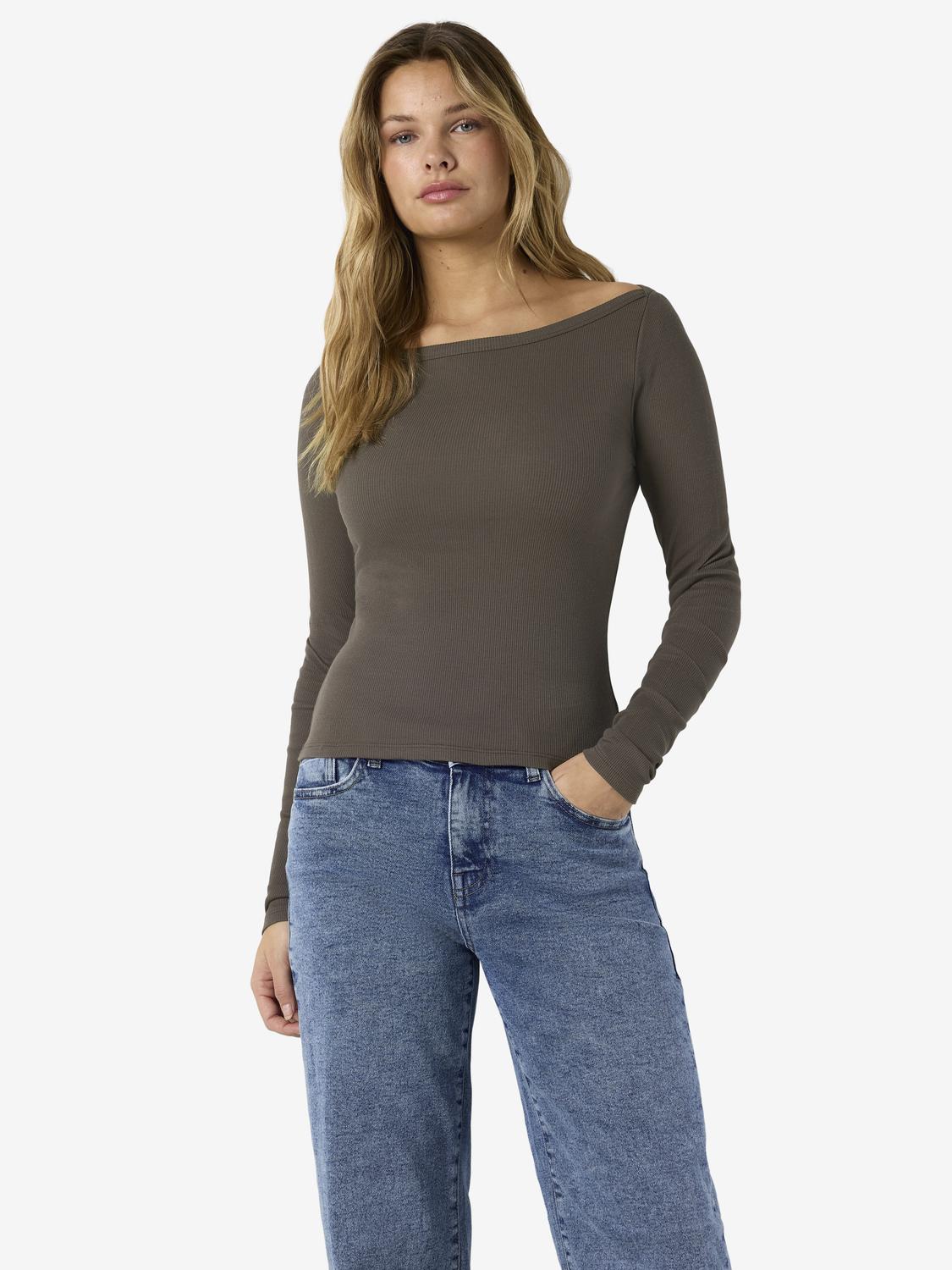 model_shot-front